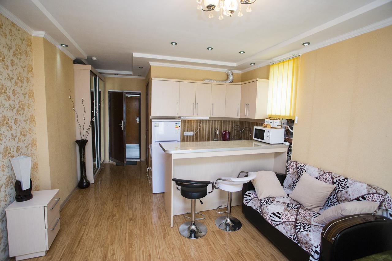 Apartment On Sherif Khimshiashvili Street 15B 巴统 外观 照片